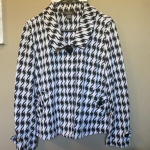 La Vita Women’s Black and White Blazer